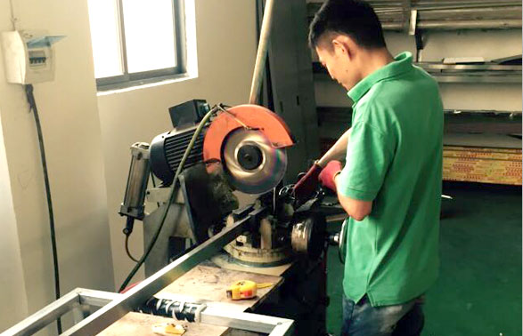 在保障品質，不偷工減料的前提下，嚴格按照工期完成施工