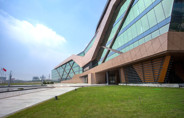 能夠根據實際的空間和裝飾風格，定制專屬的不銹鋼裝飾工程